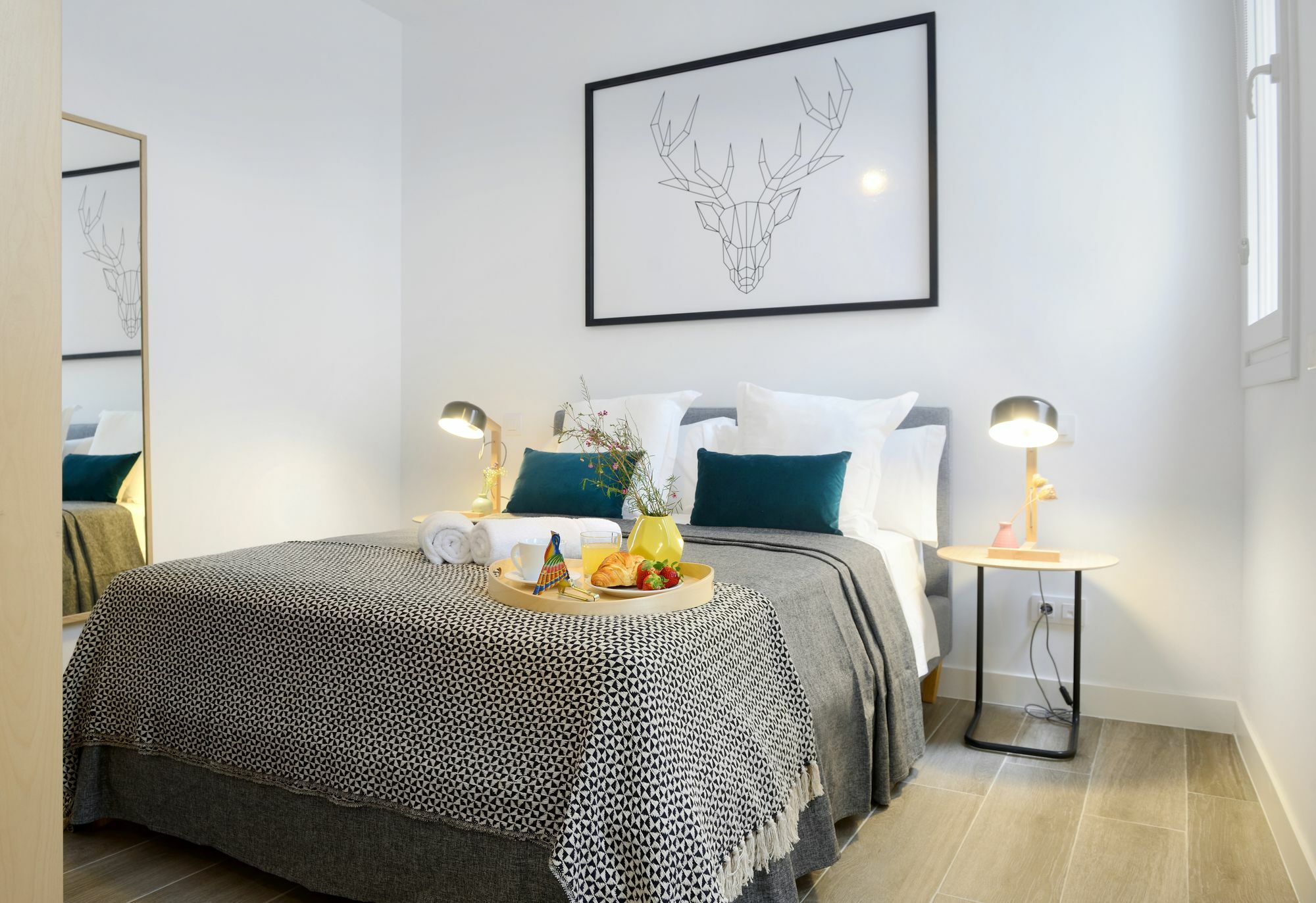 Nqn Aparts & Suites Madrid Ngoại thất bức ảnh