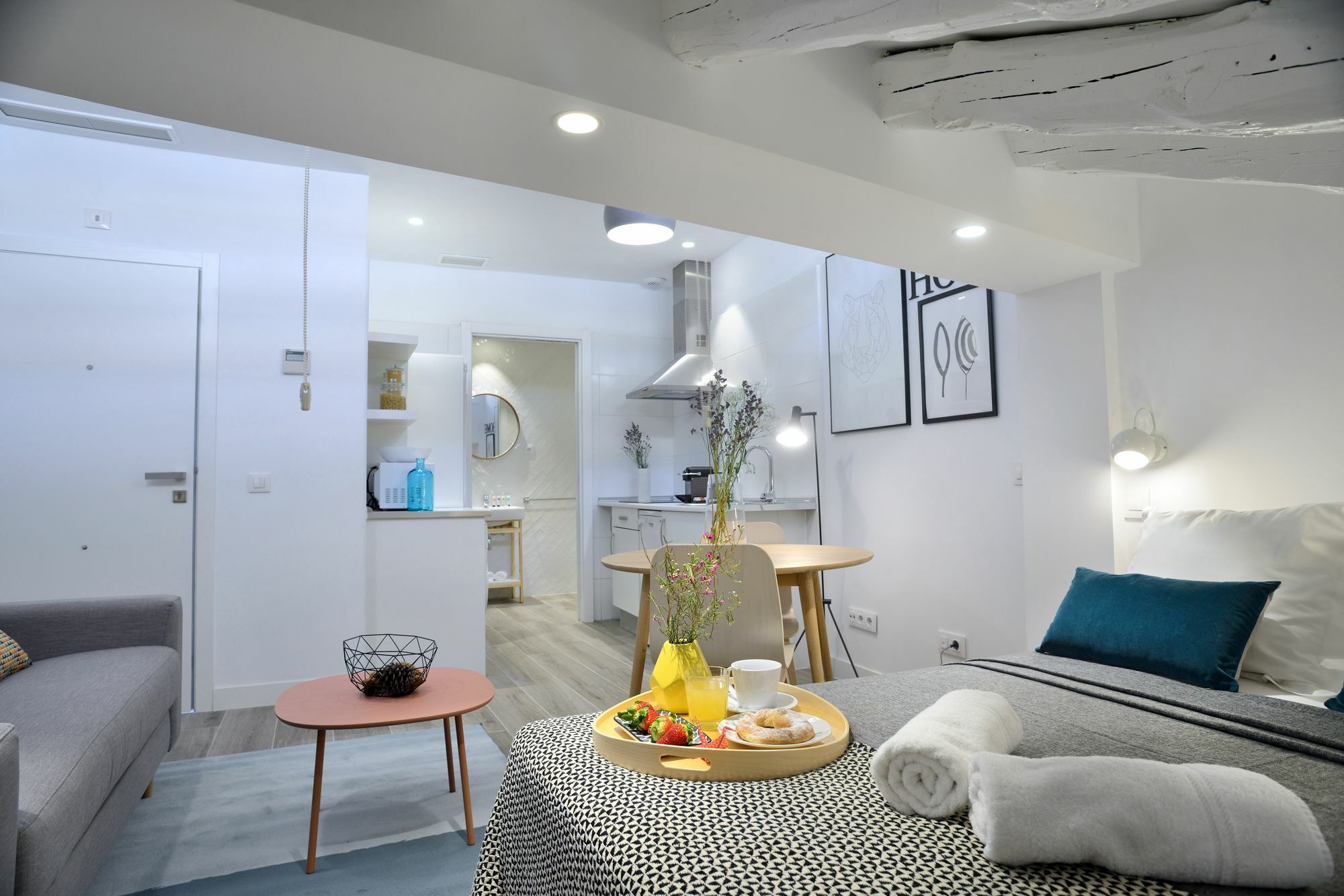 Nqn Aparts & Suites Madrid Ngoại thất bức ảnh